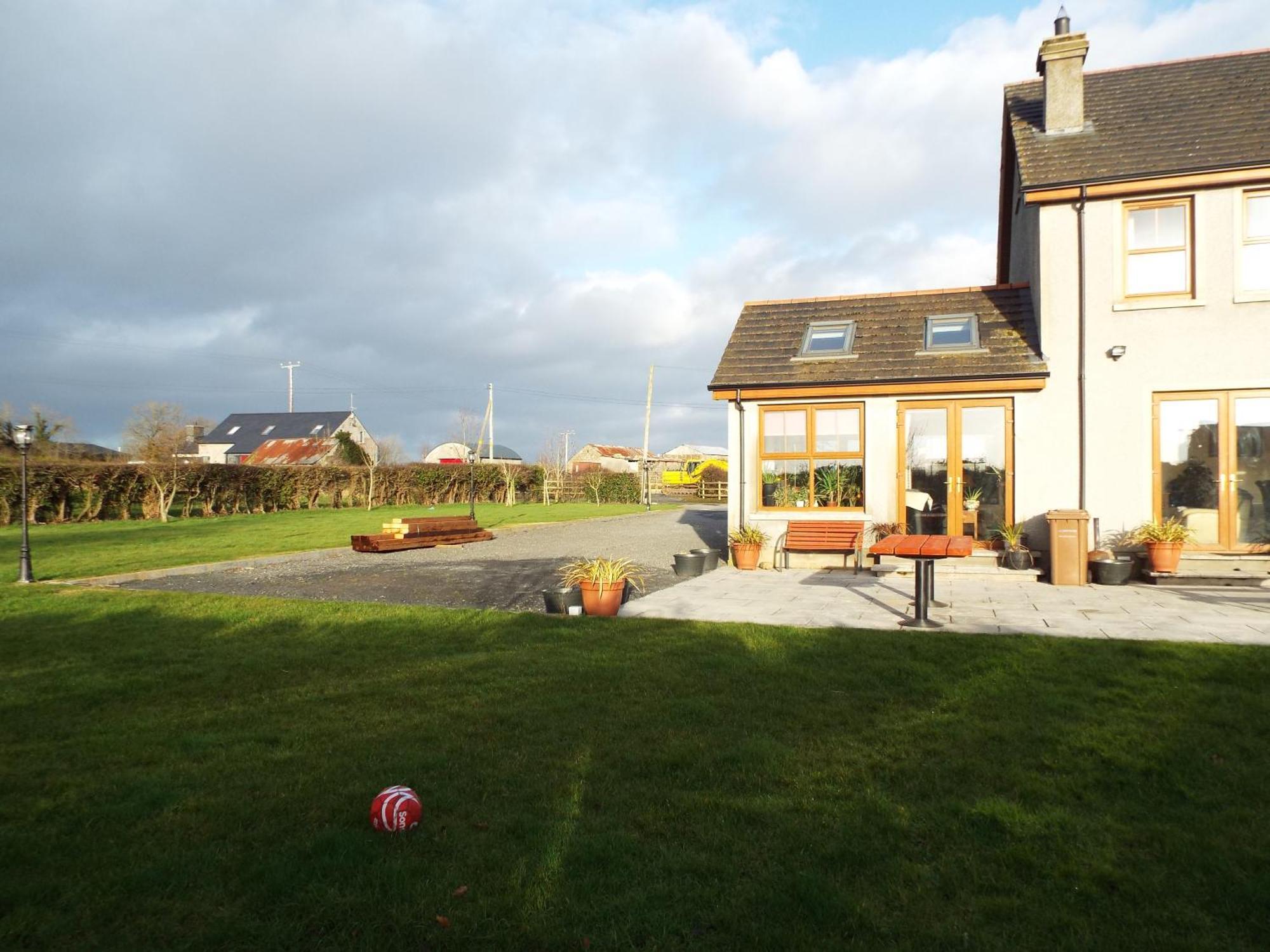 Knockalla Luxury Property With Hot Tub Suitable For Families Villa Portadown Exterior photo